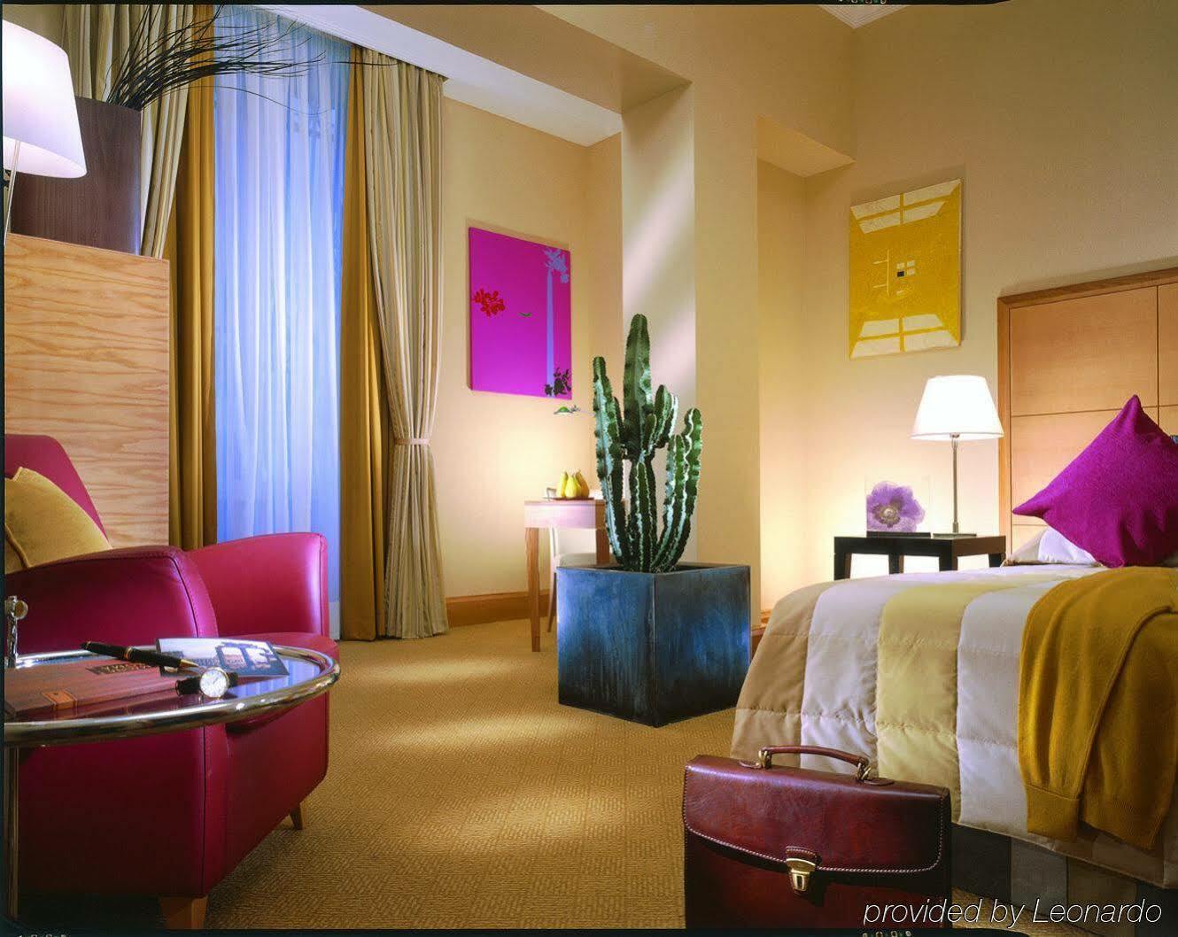 Mate Collection Mia, Colosseum Hotel