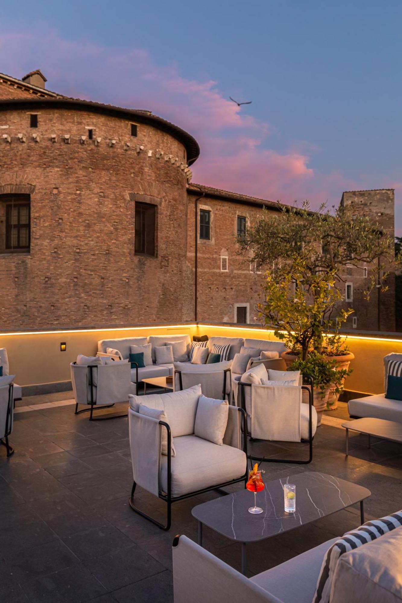 Mate Collection Mia, Colosseum Hotel