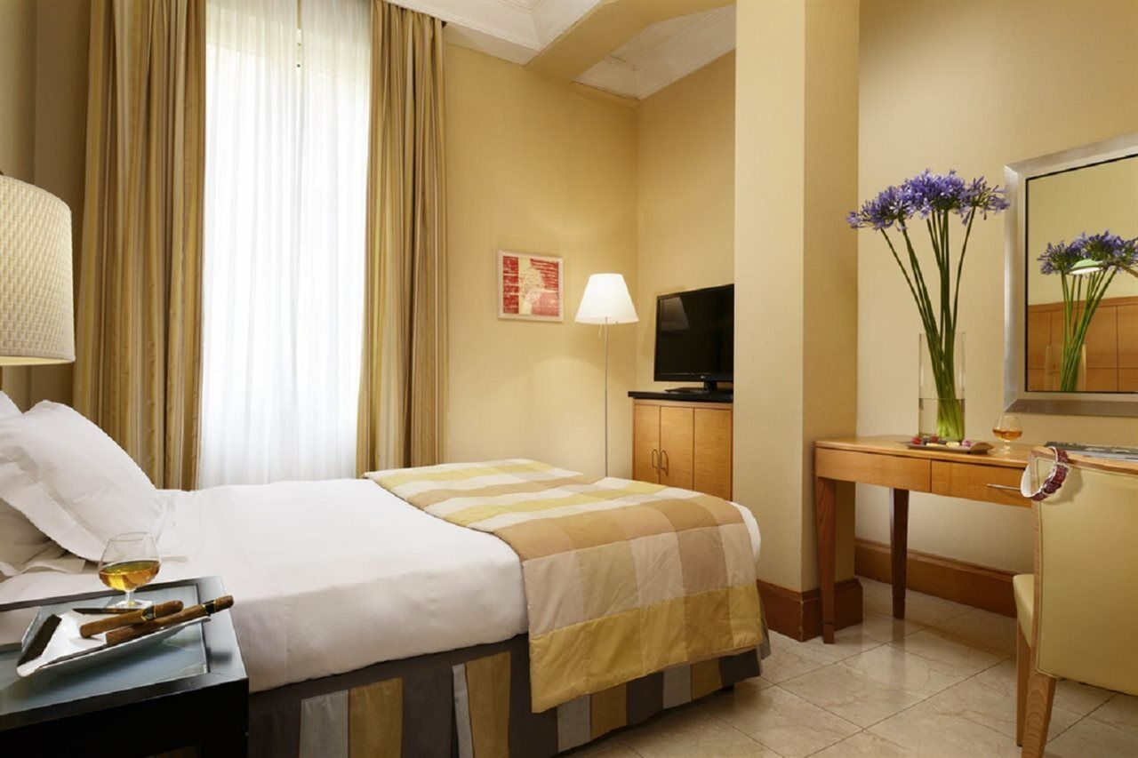 Mate Collection Mia, Colosseum Hotel